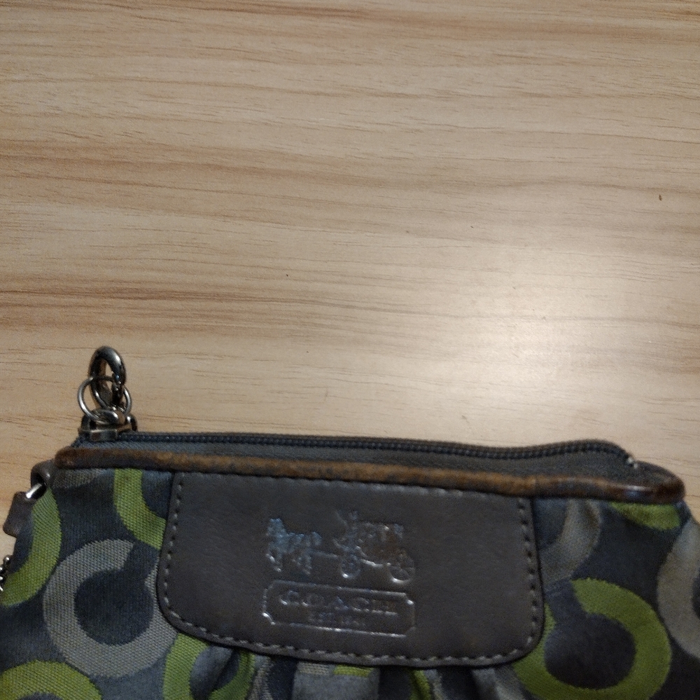 COACH MADISON GRAPHITE GREEN OP ARTSIGNATURE SATEEN WRISTLET - Picture 10 of 10